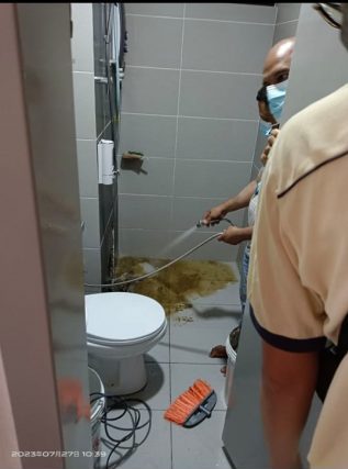 独家|公寓单位排污管破裂 底层住户崩溃:粪水全流入我家!