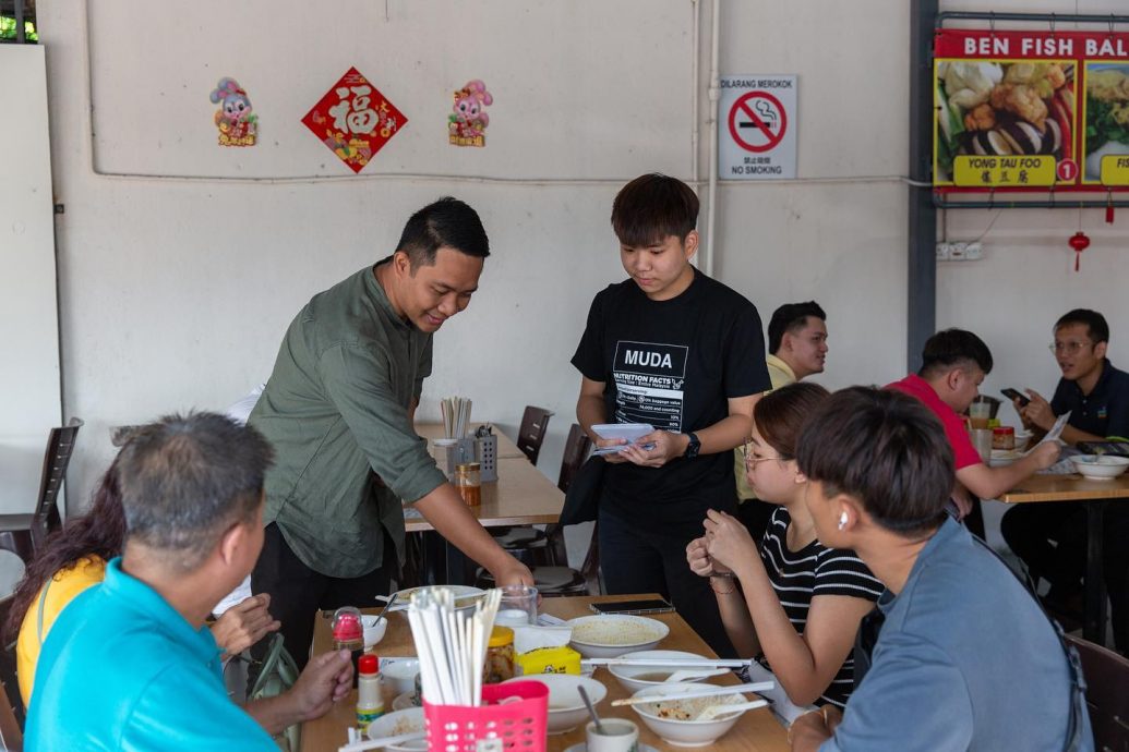 独家|MUDA万达助选团仅20年轻人 资助不足 骑脚踏车拜票