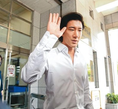 王力宏离婚获准 须负担李靓蕾逾14万律师费