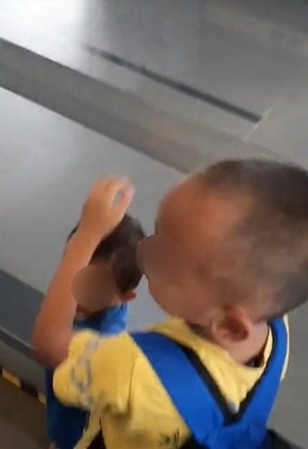 视频|视障夫妇携2幼儿被困LRT电梯 “紧急关头按钮全坏”