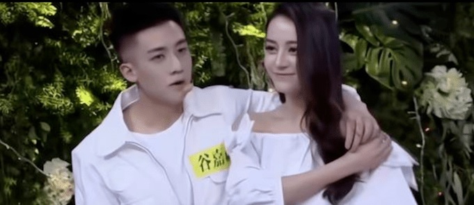 阿娇被小鲜肉吃豆腐? 强行熊抱险被吻网骂爆