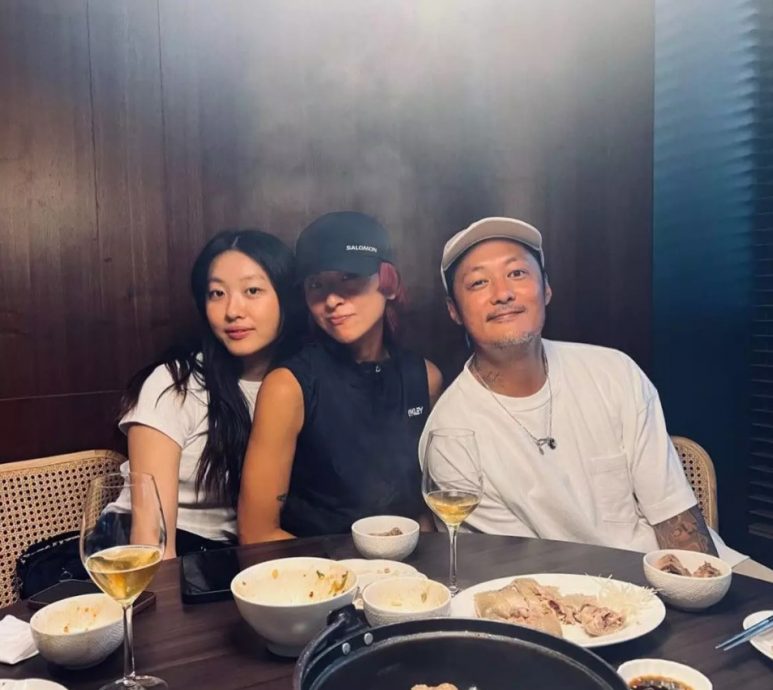 陈奕迅18岁女儿真面目引热议 眼大鼻尖网赞美过妈妈