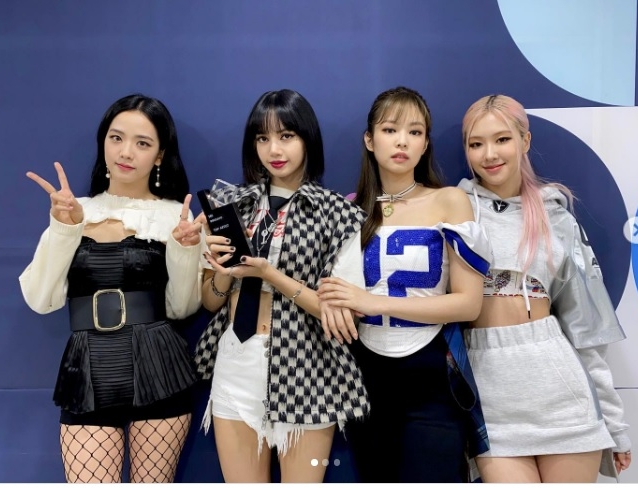 BLACKPINK续约金曝每人522万 粉丝不满骂抠压榨