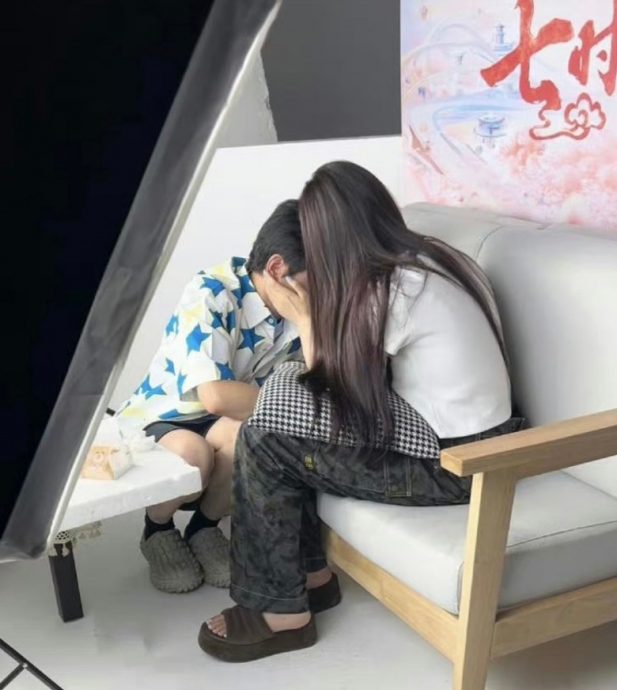 丁禹兮直播还原吻戏泄蜜 疑与杨超越戏假情真