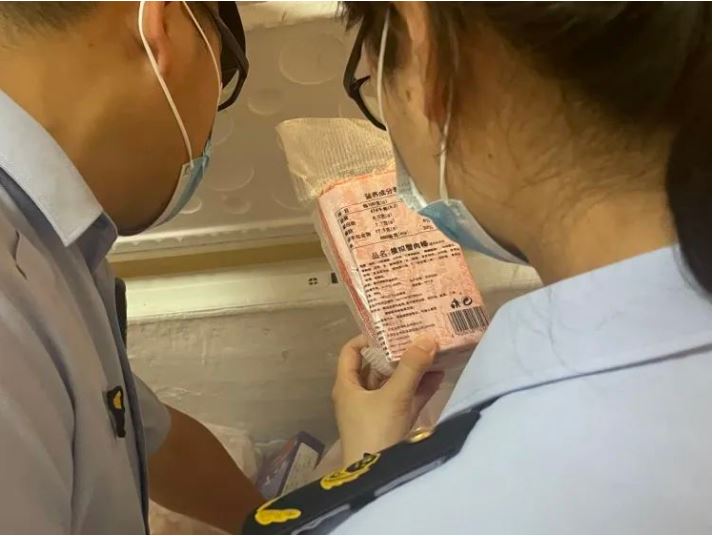 上海金山突击检查超市及日料店 有否销售福岛等地食品