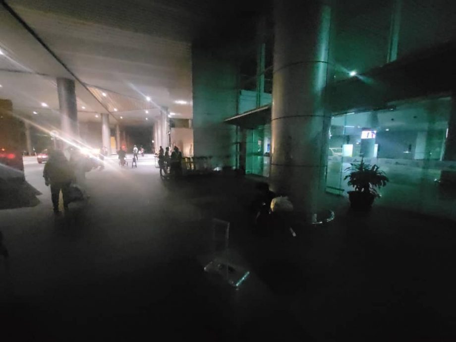 中元节亚庇机场突停电 王鸿俊:太丢人 网民:很应节
