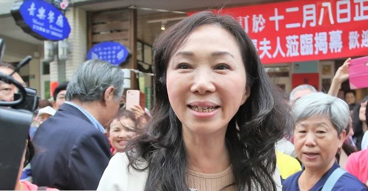 台媒称当郭台铭副手 韩国瑜妻子:今天不是愚人节