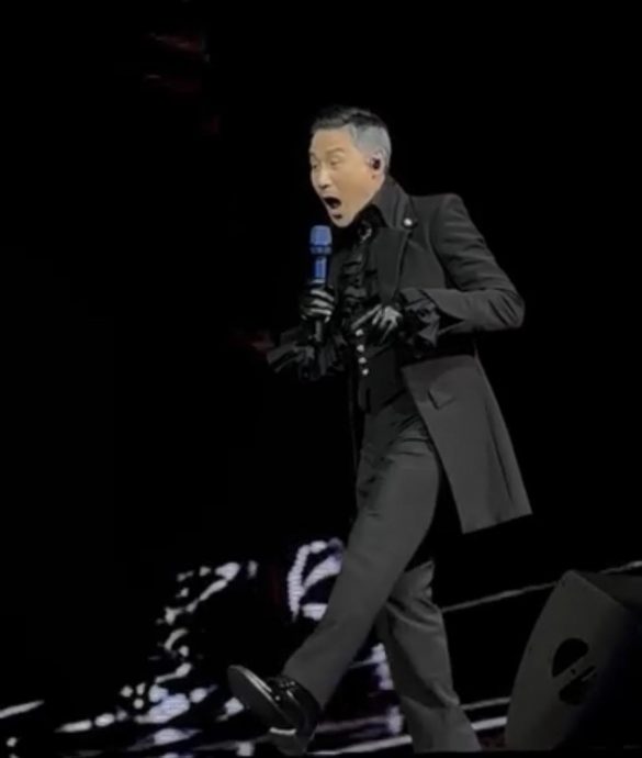 张学友《60+》尾场 搞笑慢动作重演晕跌一幕