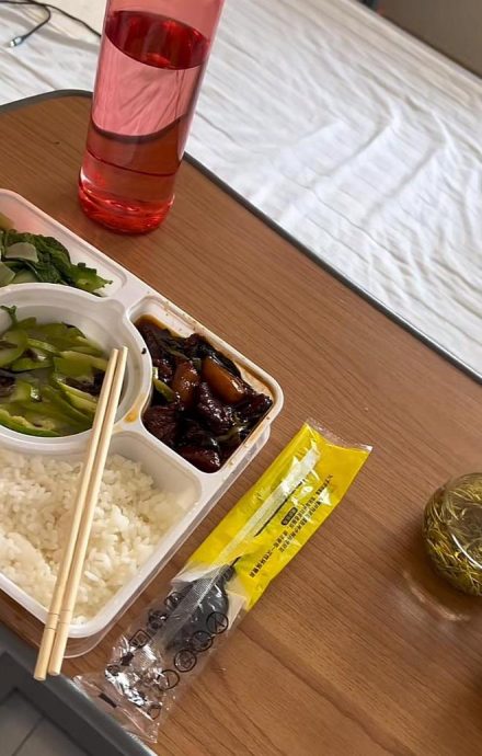 杭州住院半个月花20万?李立群遭轰:滚回台湾