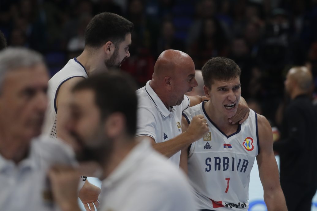 2023年FIBA世界杯男篮赛| 团队篮球力克加拿大 塞尔维亚闯决赛