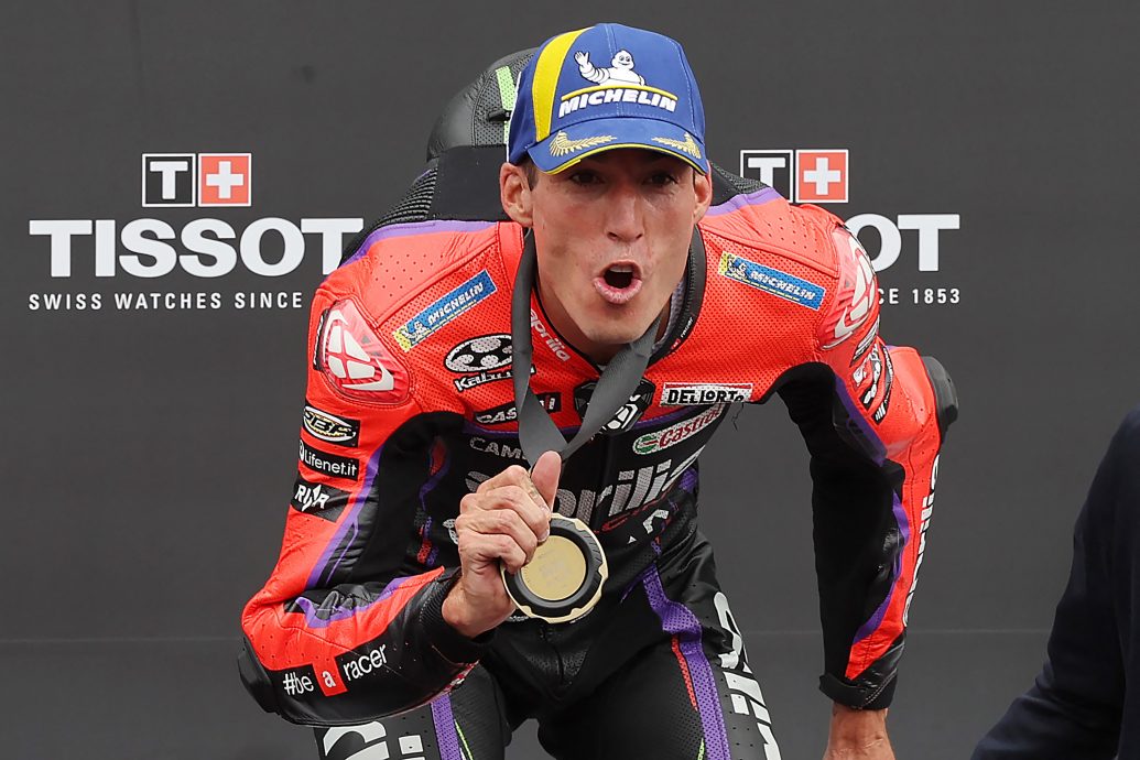 加泰罗尼亚站MotoGP|家乡赛生涯首夺冲刺赛冠军 埃斯帕加罗致敬逝世老板