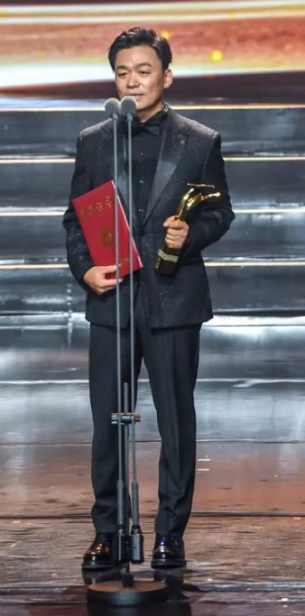 压下张译王宝强封帝 易烊千玺金鹿奖陷争议