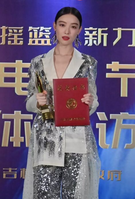 压下张译王宝强封帝 易烊千玺金鹿奖陷争议