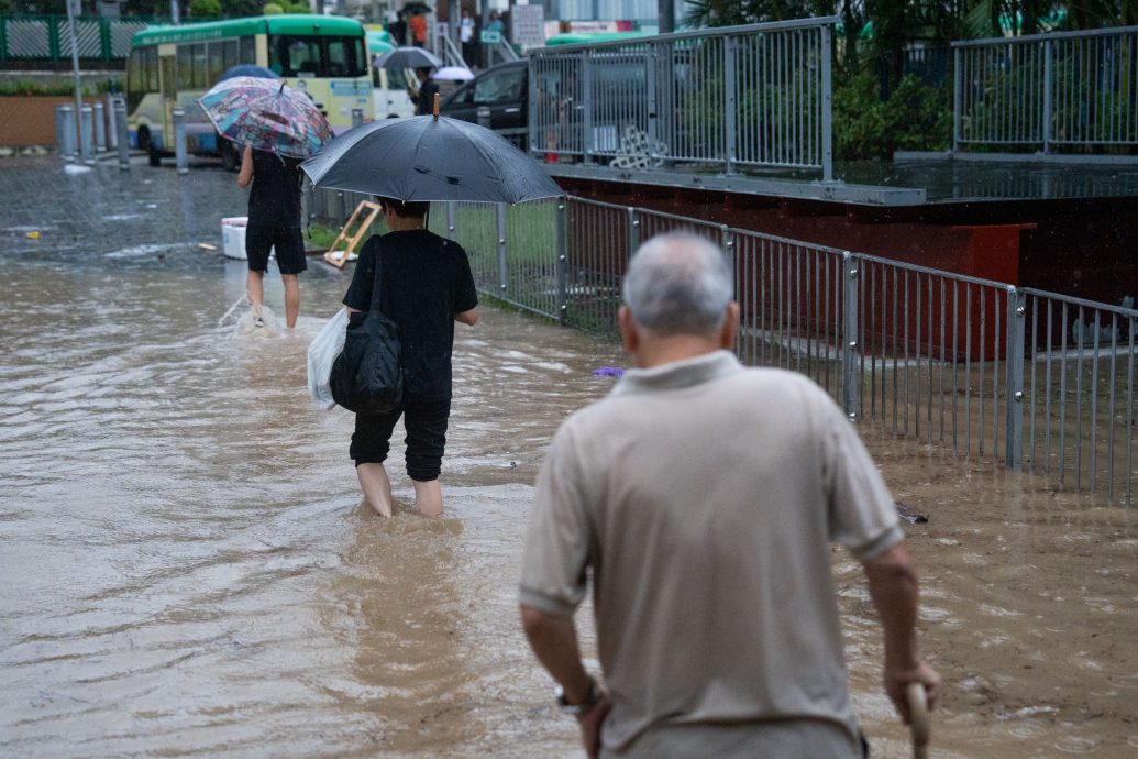 天下事主文∕ 广东多地持续暴雨 深圳水库凌晨排洪