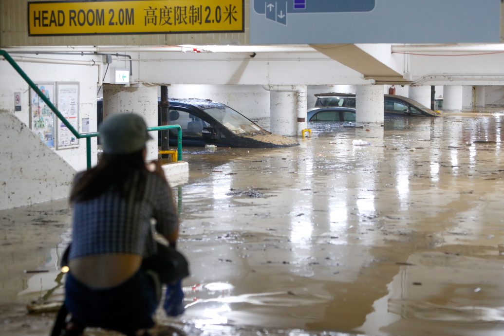 天下事主文∕ 广东多地持续暴雨 深圳水库凌晨排洪