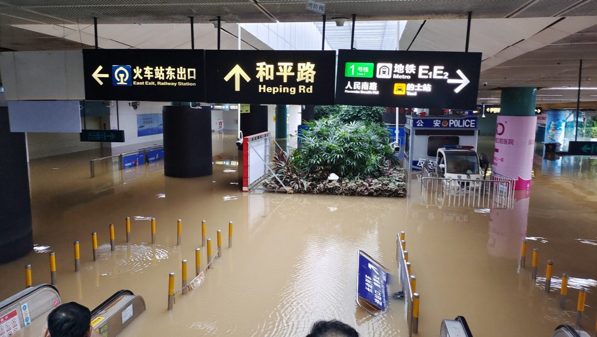 天下事主文∕ 广东多地持续暴雨 深圳水库凌晨排洪