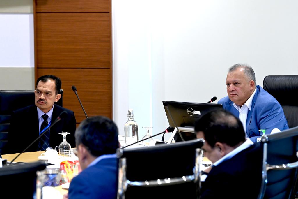 封面∕考虑采纳外国数码平台监管框架 · MCMC:公平补偿新闻内容创作者