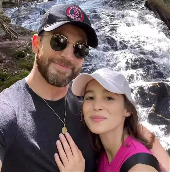 美国队长秘密完婚 钢铁人雷神鹰眼齐聚见证