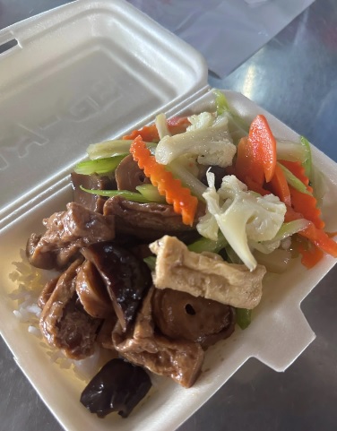 1菜1素料杂饭RM4.50被嫌贵 小贩儿子贴图“大家评评理”