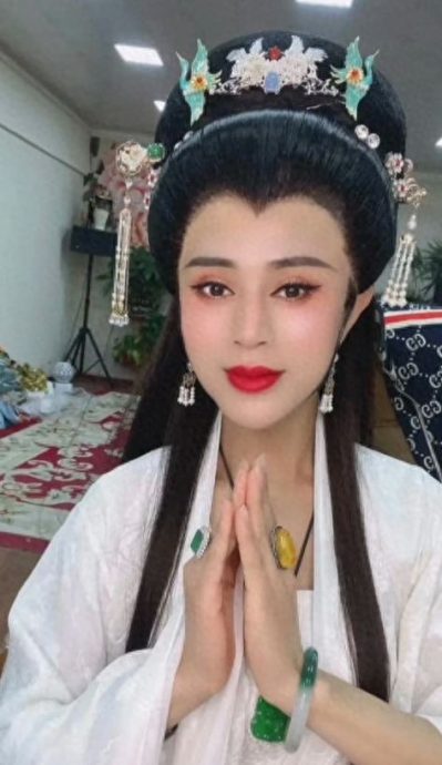 以古装美女出名百万网红 遭熟人绑架灭口再藏尸地窖