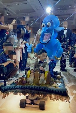 儿当花童坐阿拉丁魔毯入场 KID婚礼上哭红眼