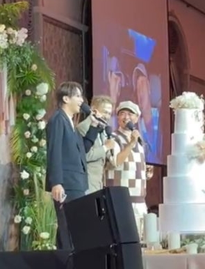 儿当花童坐阿拉丁魔毯入场 KID婚礼上哭红眼