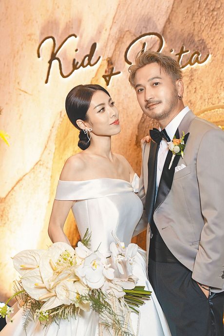 儿当花童坐阿拉丁魔毯入场 KID婚礼上哭红眼