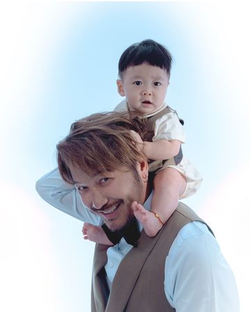 儿当花童坐阿拉丁魔毯入场 KID婚礼上哭红眼