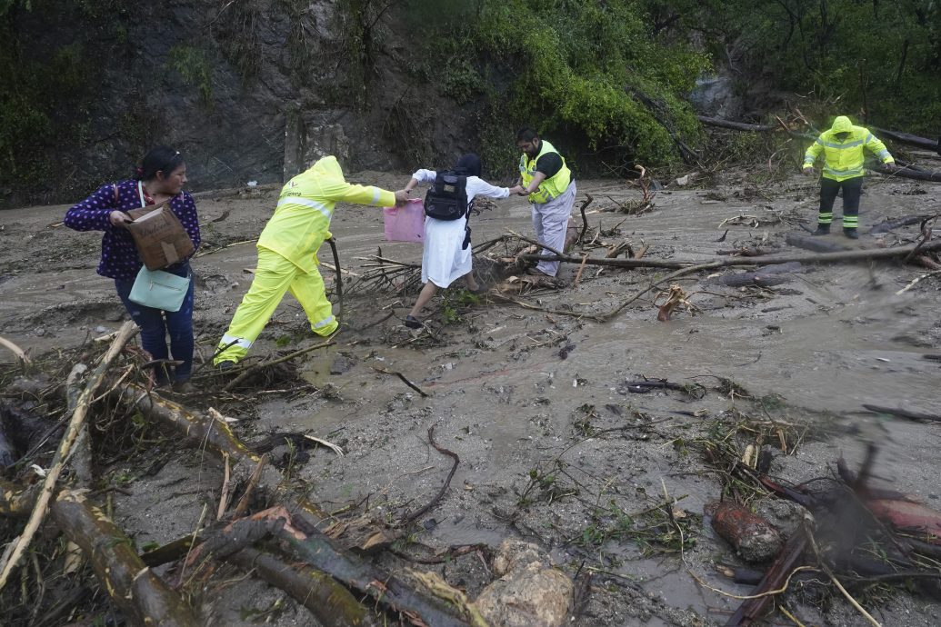 台风欧蒂斯袭墨西哥度假胜地 至少27死