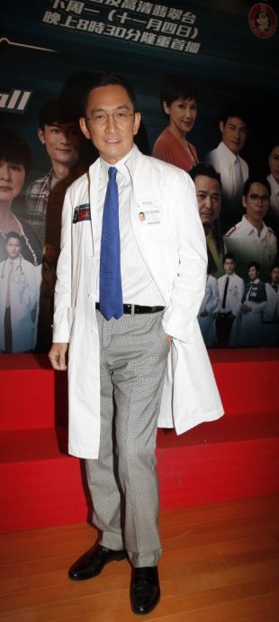 吴启华再披医生袍 新剧当爸挽救无线收视