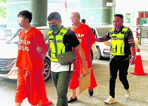 指欠款逾800万 15人起诉吴焕华和4公司