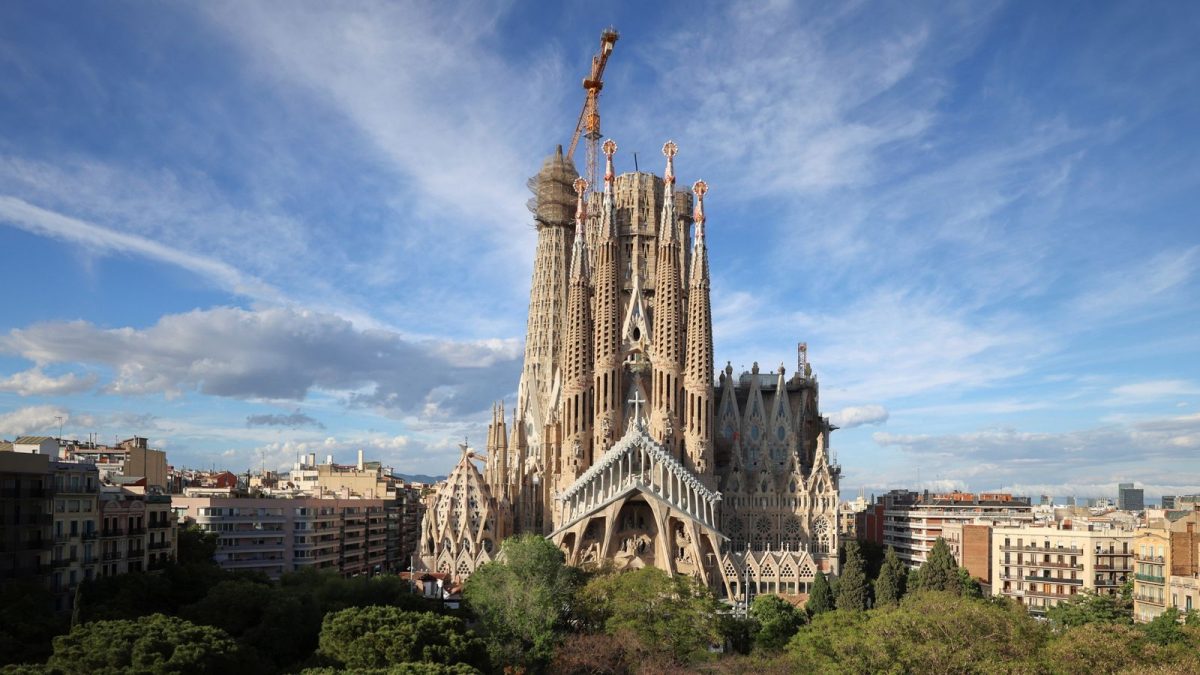 未签 拼盘 建造工程逾140年 巴塞罗纳圣家堂5座中央塔楼终完工