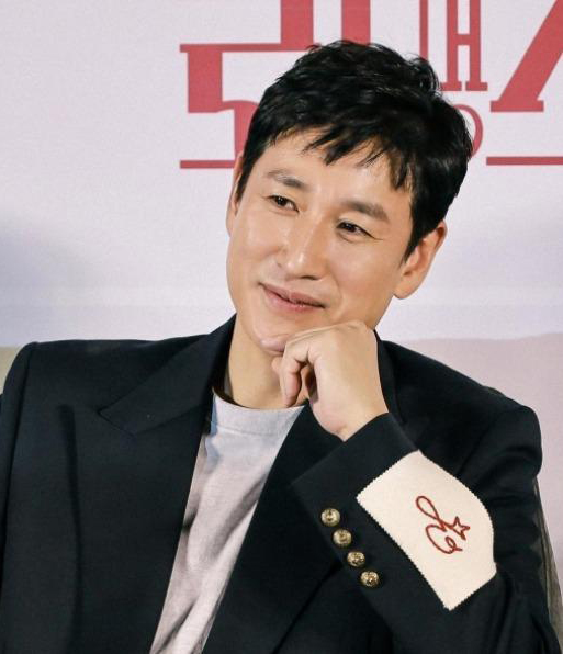 李善均不只吸毒还出轨 被爆夜店常客