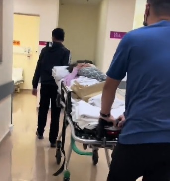 视频|同学玩拉椅子恶作剧 女童脊椎重伤卧床不起