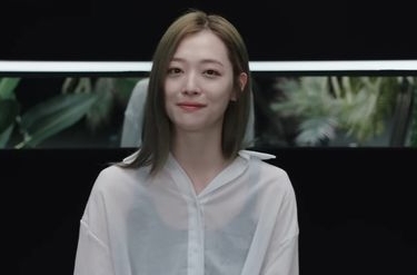 雪莉遗作釜山首映 看哭影迷网批不该问世