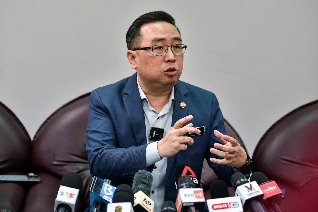 马有条件更新营运执照 莱纳斯不走了
