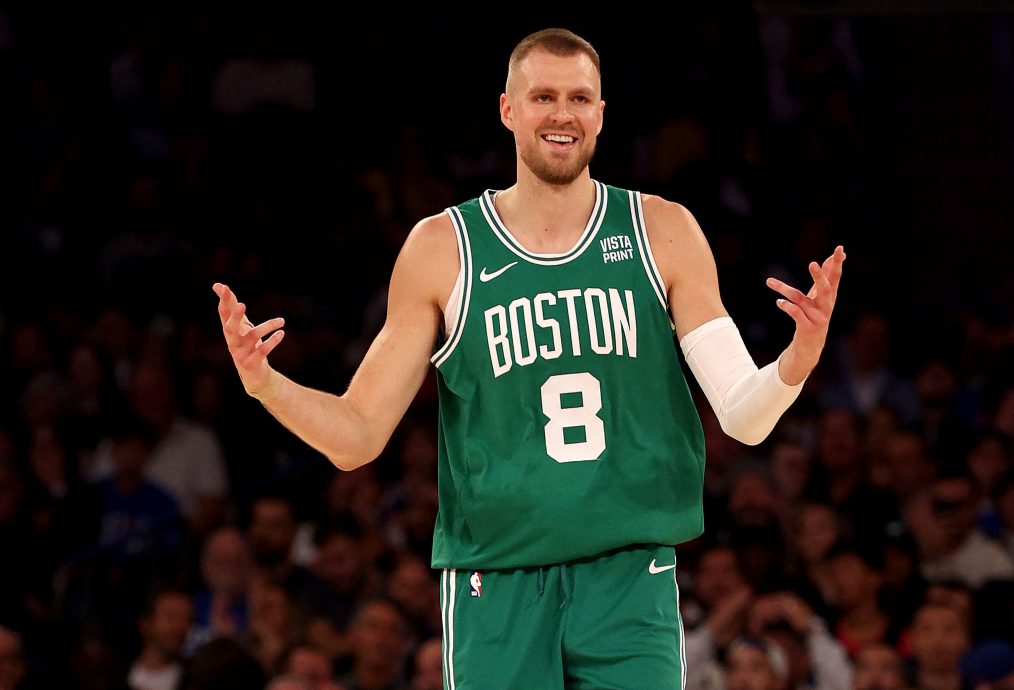 NBA| 文班亚马首秀陷犯规麻烦 东契奇大三元拔“刺”