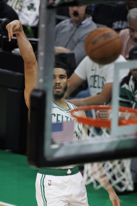 NBA季前赛| 擒纽约人获季前赛第3胜 绿衫军23记三分弹刷纪录