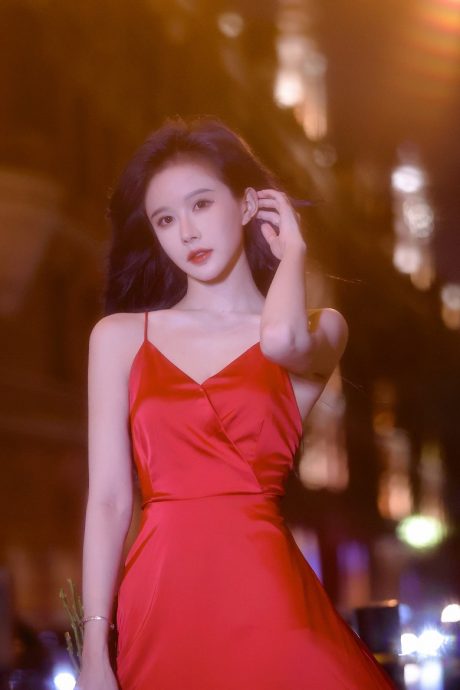 SNH48段艺璇遭舞台背板砸中倒地 网民惊呼“MIRROR意外2.0!”