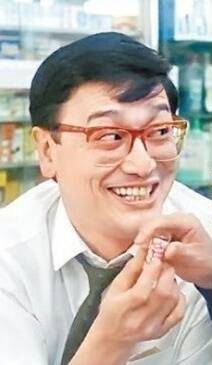 为诈骗集团首脑祝寿 曹查理哽咽道歉:为了钱