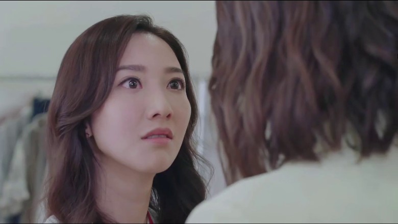 新闻女王|网看翻桌戏尴尬癌发作 何依婷虚心接受批评
