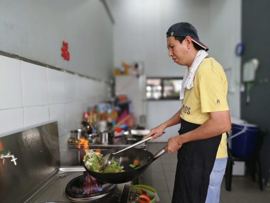 暖势力:单亲妈妈为有需要的人提供免费餐