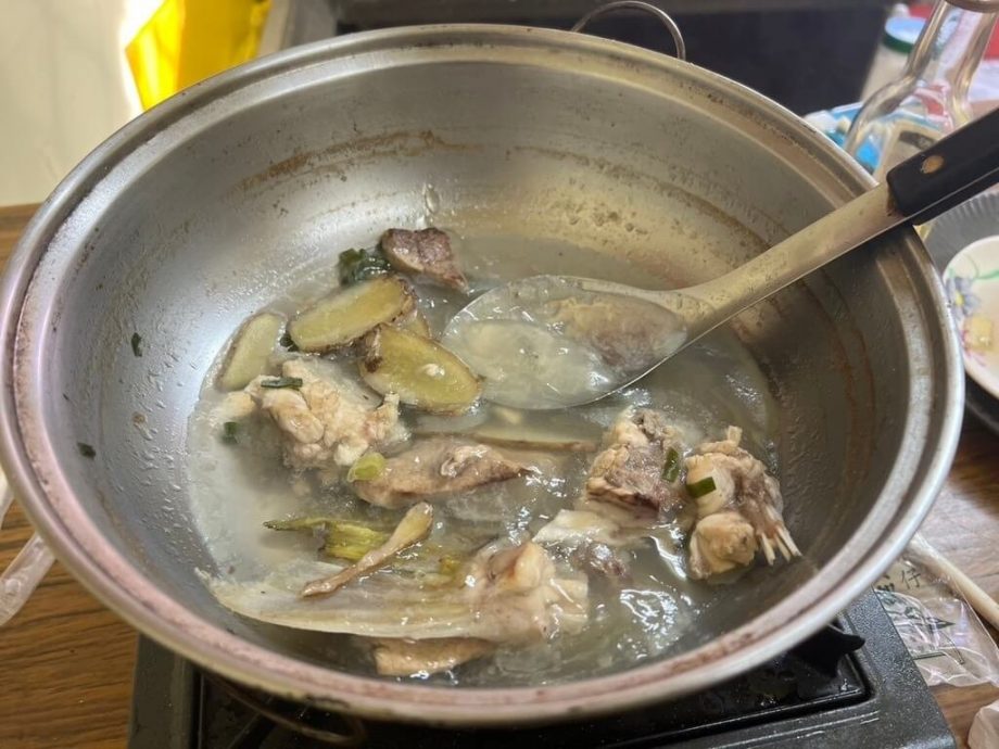 煮河豚肉邀好友聚餐 厨师中毒身亡8送医