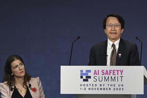 看世界)英召AI峰会 中没签安全测试合作