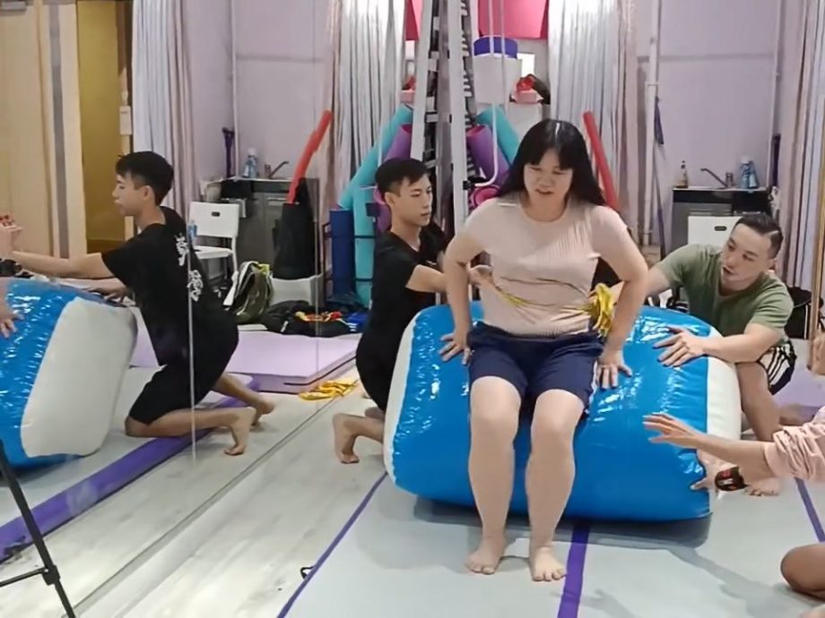 薛影仪露肚腩跳钢管舞 吓到网民:你怀了!