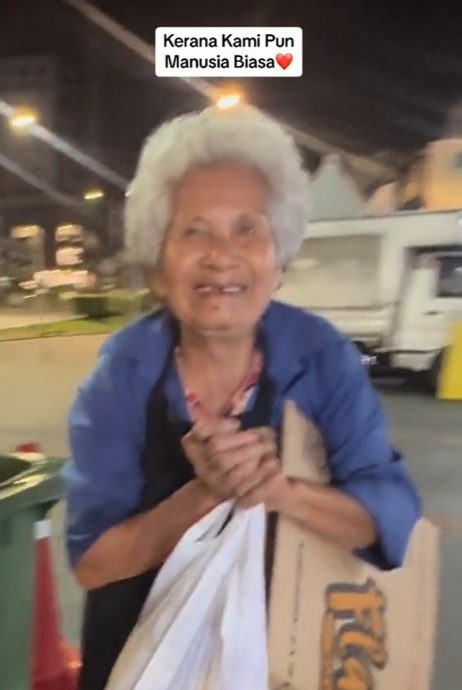 视频|老妇每天清晨拾荒养自己 “不想增添孩子负担”