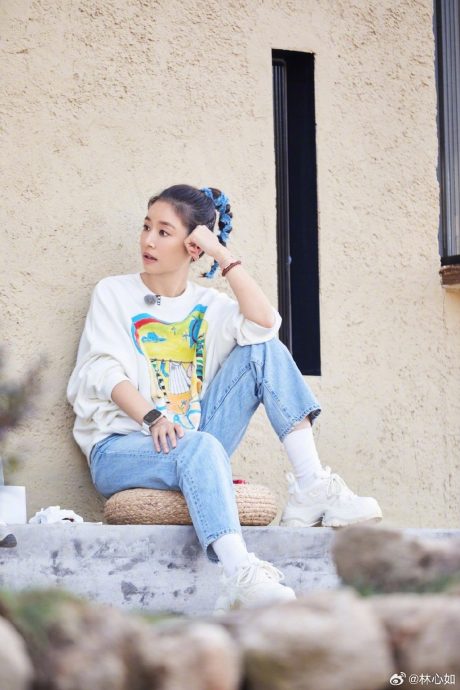 霍建华接送女儿上学 林心如自曝在家睡觉