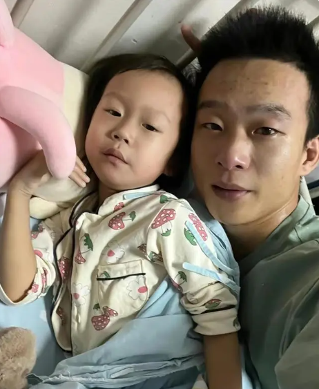 5岁百万网红“病逝”!1年前获肝脏移植 父泪证实:她的命太苦了