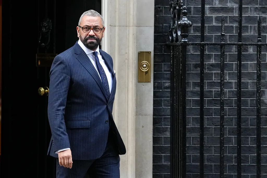 “对妻子下药ok” 英内政部长开黄腔急道歉