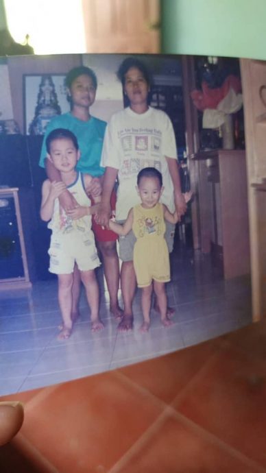 主仆情深28年视如家人 雇主飞印尼祭过世女佣